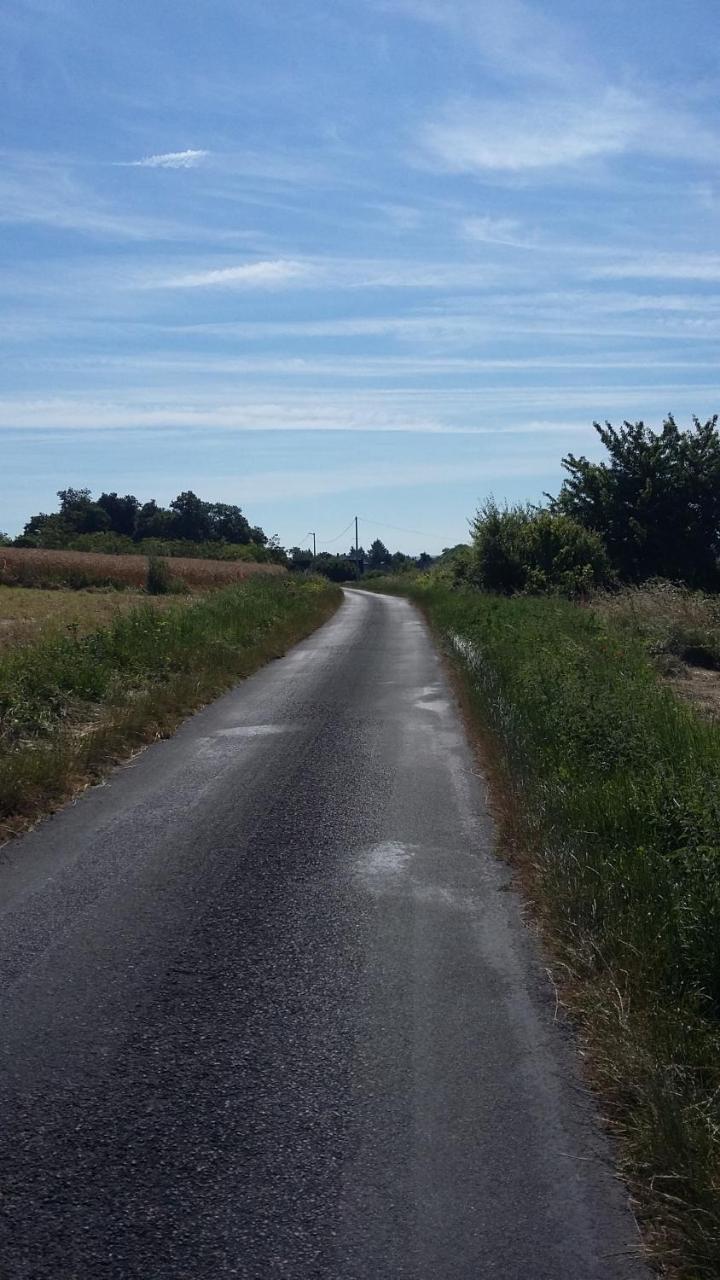 Gite-Civray-De-Touraine Maison De Denise Exterior foto